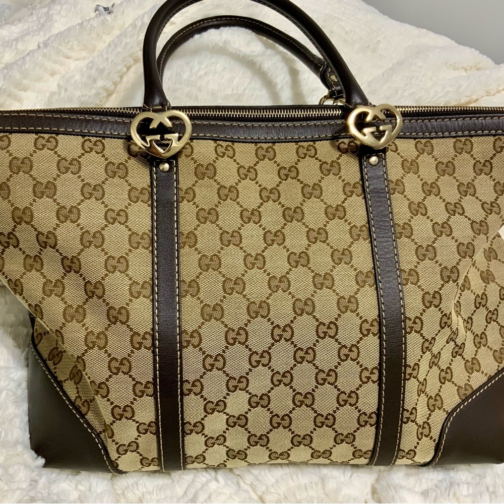 Authentic Pre-loved Gucci Tote with zipper